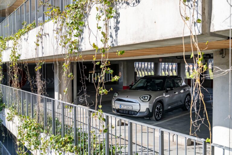 MINI Aceman vs 5 Door, MINI Aceman, 5 Door