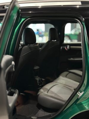 Kursi belakang MINI Countryman Sport Package