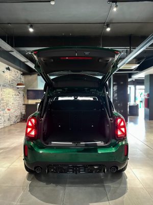 Tampilan bagasi MINI Countryman Sport Package