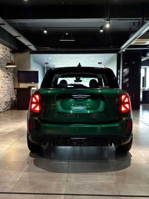 Tampilan belakang MINI Countryman Sport Package